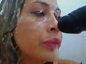 Zaira latina webcam model shows no pain